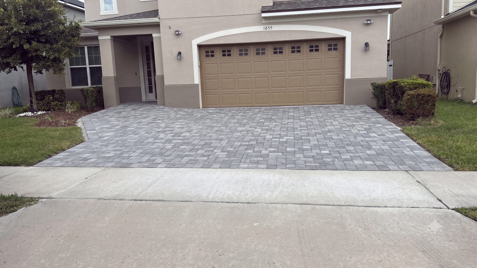 Cobble paver driveway installed by Lakewood Ranch Concrete in Parrish, FL